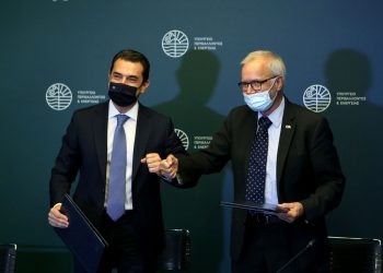 Συμφωνία για επενδύσεις ύψους 325 εκατ. ευρώ σε Δυτική Μακεδονία και Πελοπόννησο υπέγραψε ο Σκρέκας