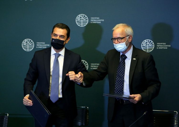 Συμφωνία για επενδύσεις ύψους 325 εκατ. ευρώ σε Δυτική Μακεδονία και Πελοπόννησο υπέγραψε ο Σκρέκας