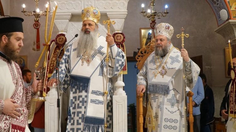 Αναχώρησε η Τιμία Κάρα του Αγίου Βησσαρίωνος από την πόλη των Τρικάλων για το Μοναστήρι του Αγίου στο Δούσικο