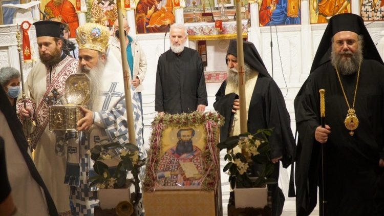 Αναχώρησε η Τιμία Κάρα του Αγίου Βησσαρίωνος από την πόλη των Τρικάλων για το Μοναστήρι του Αγίου στο Δούσικο