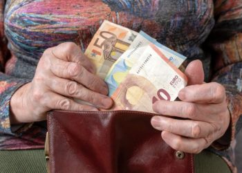 Συντάξεις: Οι 8 κατηγορίες ασφαλισμένων που μπορούν να εκμεταλλευτούν τις διατάξεις για τα μειωμένα όρια ηλικίας