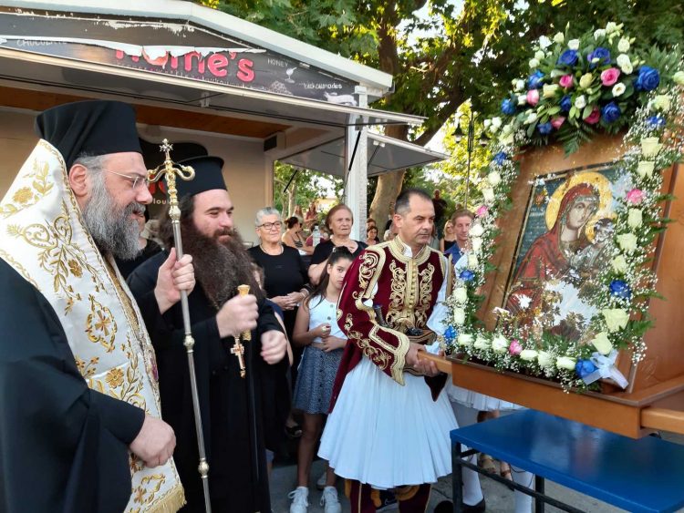 ΓΡΙΖΑΝΟ: Κλήρος και λαός υποδέχθηκε την Εικόνα της Παναγίας «Η ΕΛΠΙΣ ΤΩΝ ΧΡΙΣΤΙΑΝΩΝ» της «ΓΡΙΖΑΝΙΩΤΙΣΣΑΣ»