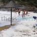 Πλημμύρισε «αφρούς» παραλία στη Χαλκιδική -Απίστευτες εικόνες, η εξήγηση των ειδικών