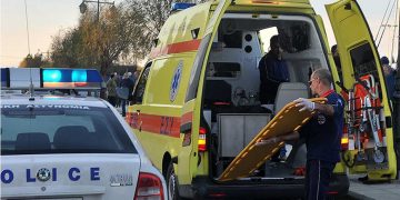 Τρίκαλα: Παιδάκι έπεσε από μπαλκόνι πολυκατοικίας και σώθηκε – Σε σοκ ο πατέρας του