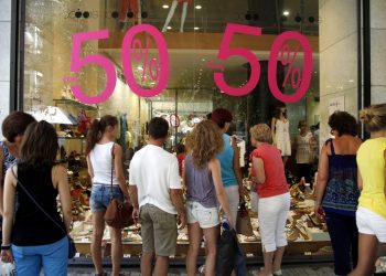 Την Δευτέρα ξεκινούν οι θερινές εκπτώσεις