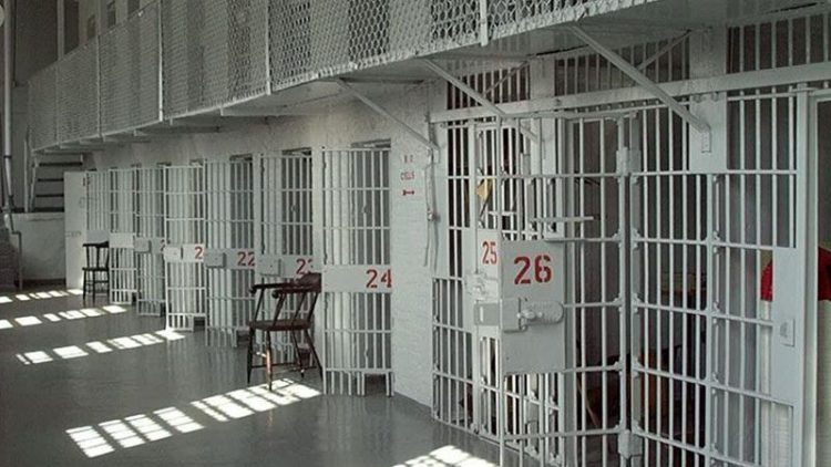 Μαχαιρώθηκε κρατούμενος στις φυλακές Τρικάλων