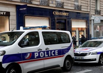 Ληστής με πατίνι ξάφρισε κοσμηματοπωλείο στο κέντρο του Παρισιού… 2εκ € η λεία του…