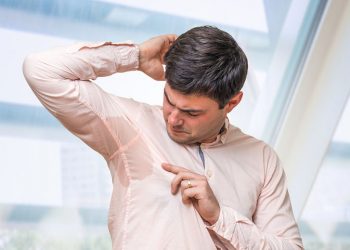 Ιδρώνετε πολύ; Πότε η εφίδρωση είναι παθολογική και πως αντιμετωπίζεται