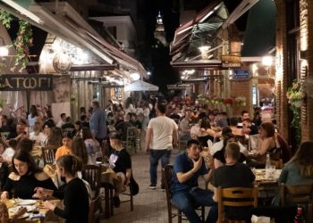 Τα νέα μέτρα που τίθενται σε ισχύ από σήμερα – Οι αλλαγές σε μετακινήσεις, διασκέδαση, άθληση