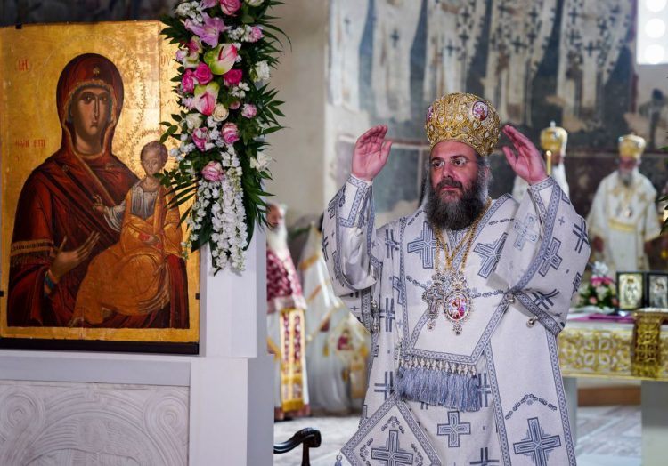 Στα χωριά του Δήμου Φαρκαδόνας ο Δεσπότης για Παρακλήσεις στην Παναγία