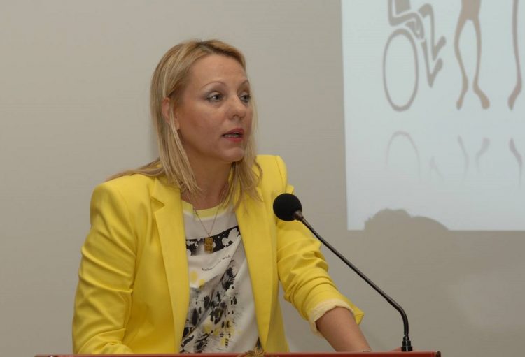 Η Χαλβατζά τους ανοίγει τα μάτια…