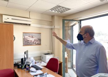 Έφοδος Χατζηδάκη στον ΕΦΚΑ – Ζήτησε πειθαρχικό έλεγχο γιατί δεν δούλευαν τα air conditions