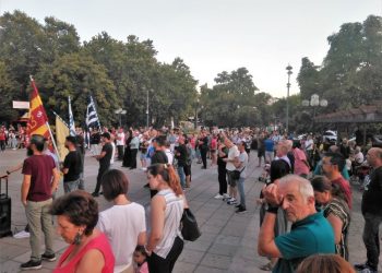 Συγκέντρωση διαμαρτυρίας των αρνητών του εμβολίου στα Τρίκαλα