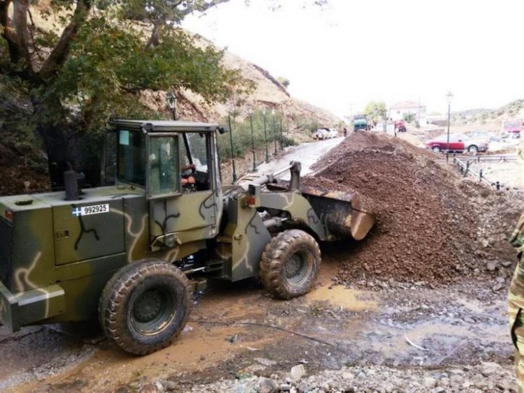 Η  Περιφέρεια Θεσσαλίας  εξοπλίζει τις Ένοπλες Δυνάμεις με 5 μηχανήματα Πολιτικής Προστασίας