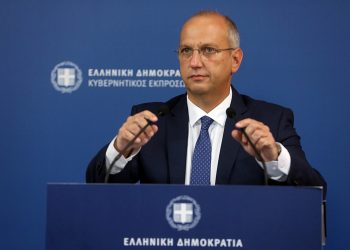 Οικονόμου: Έγιναν λάθη στις πυρκαγιές – Η πανδημία δεν τελείωσε – Έρχονται νέα μέτρα