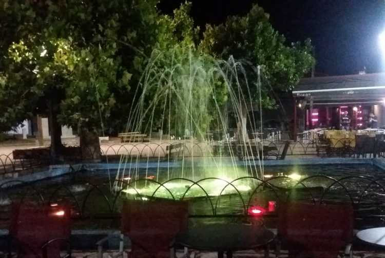 Ο Κούτσικος «ζωντάνεψε» και πάλι το συντριβάνι στη Φαρκαδόνα