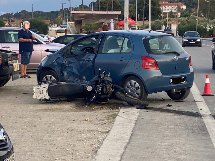 Τροχαίο στον Αγιόκαμπο: Μηχανή συγκρούστηκε με ΙΧ – Τραυματίστηκε σοβαρά 25χρονος στο κεφάλι