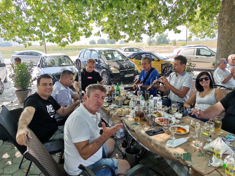 Όαση δροσιάς και γεύσεων στο Τσιπουράδικο του Κοσμά στο Νεοχώρι!