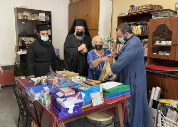 Διανομή σχολικών ειδών από τον Ποιμενάρχη μας