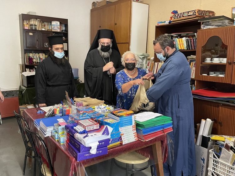 Διανομή σχολικών ειδών από τον Ποιμενάρχη μας