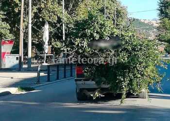 Ο “έξυπνος” οδηγός βρίσκει τρόπο να κουβαλήσει τα πάντα με το ΙΧ