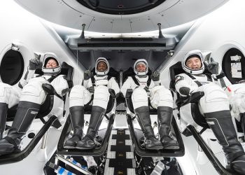 SpaceX: Επέστρεψαν στη Γη οι πρώτοι τέσσερις τουρίστες του διαστήματος