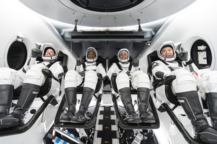 SpaceX: Επέστρεψαν στη Γη οι πρώτοι τέσσερις τουρίστες του διαστήματος