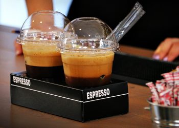 Συναγερμός για αυξήσεις σε καφέ, ψωμί και ενέργεια – Φόβοι πως ο καφές θα φτάσει τα 5€