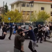 Βίντεο σοκ: Άγρια επεισόδια έξω από σχολείο στη Θεσσαλονίκη – Ξύλο με καδρόνια