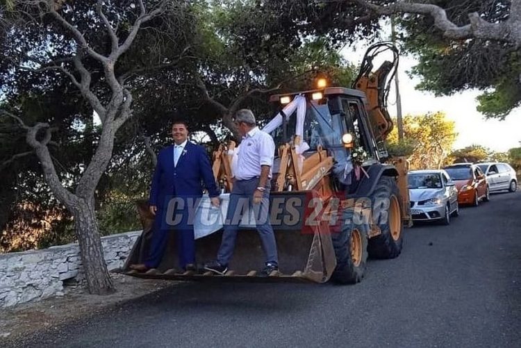 Το νυφικό αμάξι ήταν… μπουλντόζα – Η έκπληξη της νύφης (BINTEO)