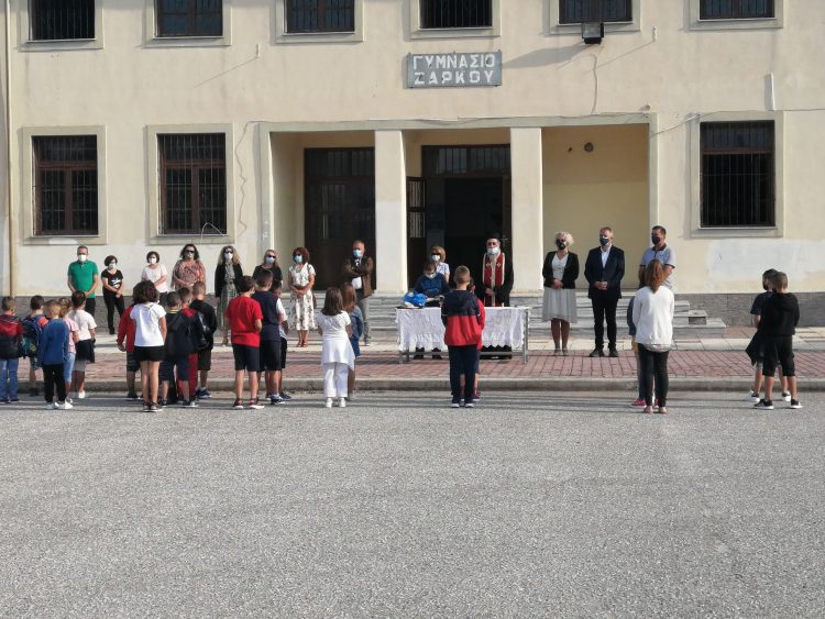Στο Δημοτικό Σχολείο Ζάρκου για τον Αγιασμό ο Χρήστος Μιχαλάκης