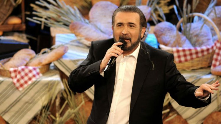 Ο Δήμος Τρικκαίων τιμά τον… Λάκη Λαζόπουλο