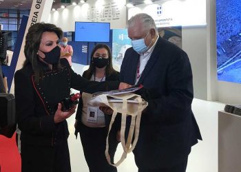 Η Σιδηρά Κυρία της Αθήνας ευχαριστεί τον Μπουτίνα