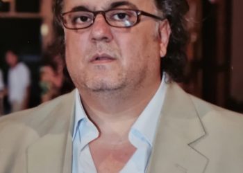 Απεβίωσε ο Ηλίας Θεοχάρης