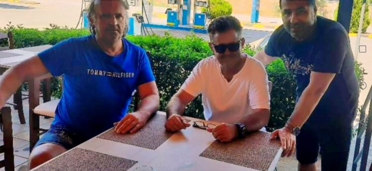 Έδωσαν τα χέρια και συνεχίζουν μαζί…