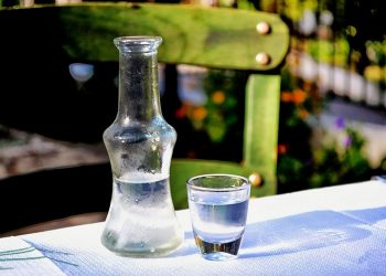 Επεσαν 1.500ευρα για το χύμα τσίπουρο σε καταστήματα εστίασης στον Βόλο
