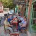 Με εκλεκτή παρέα ο Βλαχογιάννης για τσίπουρα