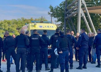 Ένταση στην Λάρισα έξω από τον Άγιο Αχίλλιο από αντιεμβολιαστές (BINTEO)