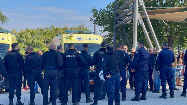 Ένταση στην Λάρισα έξω από τον Άγιο Αχίλλιο από αντιεμβολιαστές (BINTEO)