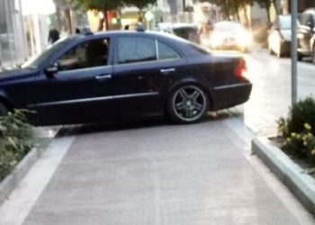 Ασύλληπτο παρκάρισμα στη Λάρισα – Διεκδικεί το «όσκαρ» ασυνειδησίας