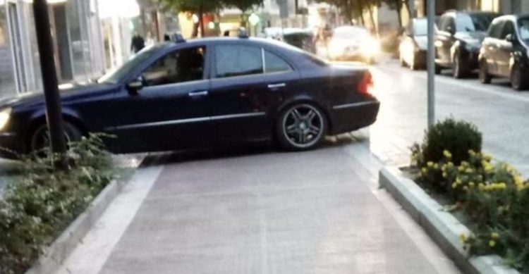 Ασύλληπτο παρκάρισμα στη Λάρισα – Διεκδικεί το «όσκαρ» ασυνειδησίας