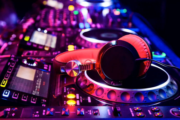 Σύλλογος επαγγελματιών Dj Λάρισας: Δεν υπάρχει άλλο περιθώριο ανοχής και σιωπής – Υπάρχει ήδη πρόβλημα επιβίωσης…