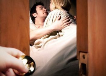Λάρισα: Πήρε όλα τα χρήματα του άντρα της, του άδειασε όλο το σπίτι και έφυγε με τον εραστή της
