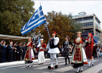 Παγώνη: «OXI » στην μαθητική παρέλαση στα Τρίκαλα