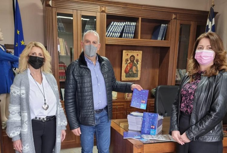 Στους γονείς οφείλομεν το ζην στην δε Παπακώστα το… ευ ζην