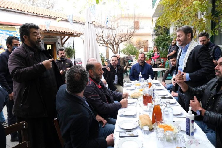 Η μαντινάδα που αφιέρωσε o Νίκος Ανδρουλάκης στα στελέχη του ΠΑΣΟΚ (BINTEO)