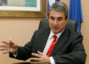 Λοβέρδος από τη Λάρισα με «καρφιά» για Ανδρουλάκη: «Η μάχη πρέπει να δοθεί στη Βουλή και όχι δι’ αντιπροσώπων»