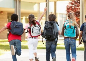 Με τη σχολική κάρτα σε μαγαζιά και εστίαση οι μαθητές – Τι αλλάζει