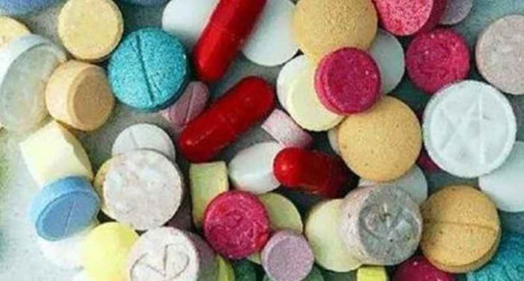 Τον «τσάκωσαν» στον δρόμο στα Τρίκαλα με ναρκωτικά χάπια