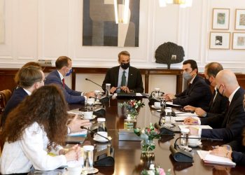 «Αχώριστο δίδυμο» Μητσοτάκης – Σκρέκας